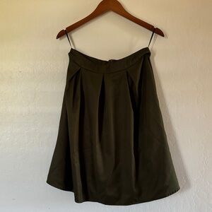 green skirt | size: 6